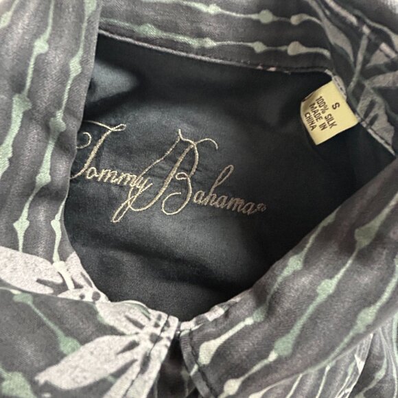 Tommy Bahama Mens Small Black Floral Button-Up Short Sleeve Silk Hawaiian Shirt - Picture 3 of 7